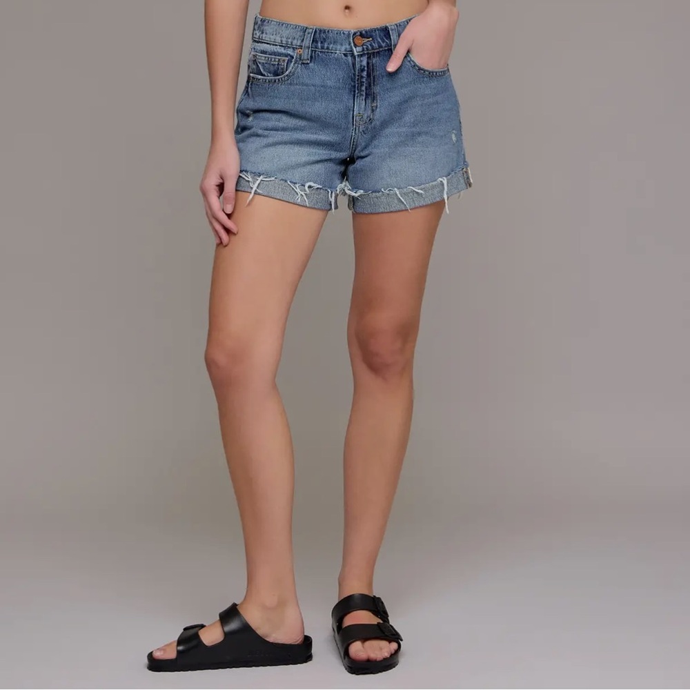 Hidden Jeans Medium Wash Cuffed Relaxed Denim Shorts Retail:$87 Still on website